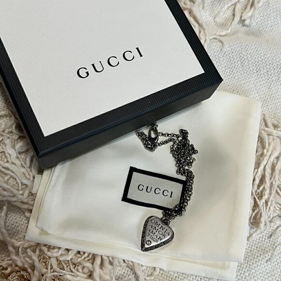 GUCCI Sterling Silver Necklace with Engraved Heart Omnia Amor Amantibus - Picture 8 of 11